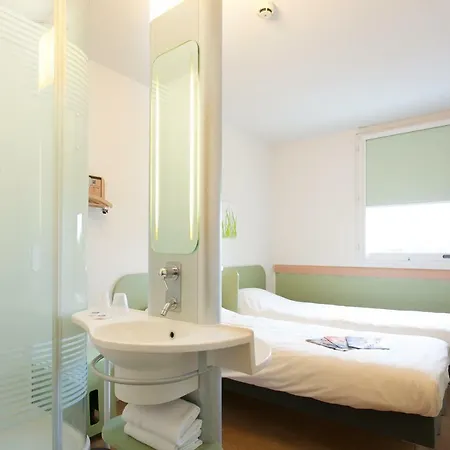 Ibis Budget Bordeaux Aeroport Готель 2*