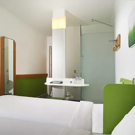 Ibis Budget Bordeaux Aeroport Готель 2*