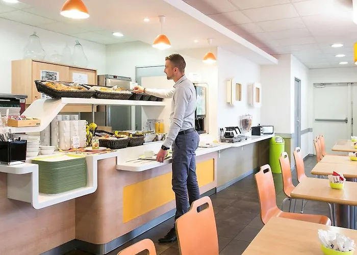 波尔多机场宜必思快捷酒店 酒店 2*